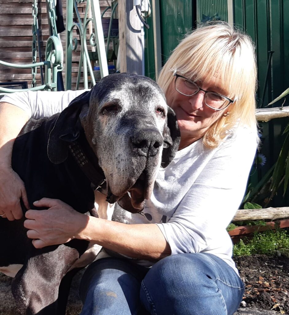 Frau mit Deutscher Dogge